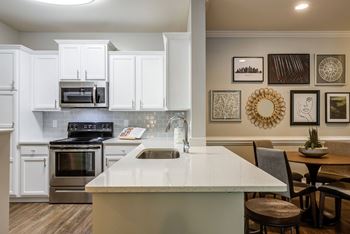 enclave-at-rivergate-kitchen
